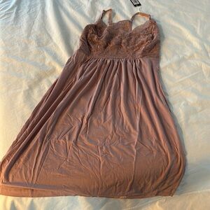 Kindred Braverly nursing and maternity nightgown size small